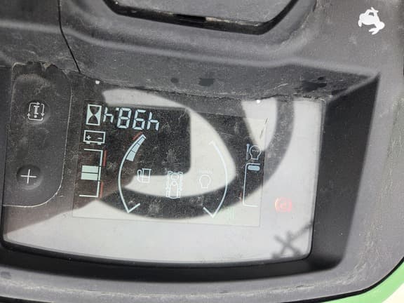 Image of John Deere X734 equipment image 4