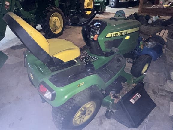 Image of John Deere X734 equipment image 1