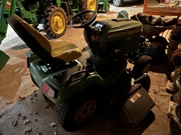 Image of John Deere X734 equipment image 4