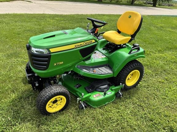 Image of John Deere X738 equipment image 1