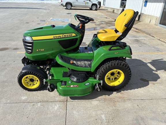 Image of John Deere X738 equipment image 1