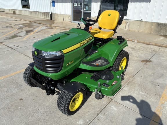 2024 John Deere X738 Equipment Image0