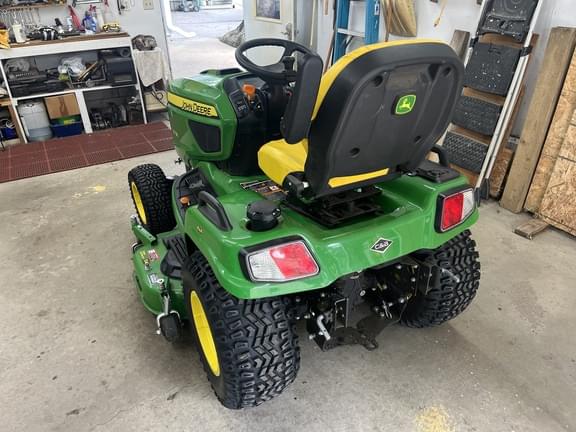 Image of John Deere X738 equipment image 2