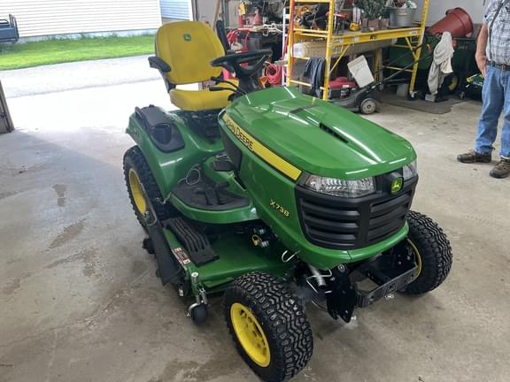 Image of John Deere X738 equipment image 4