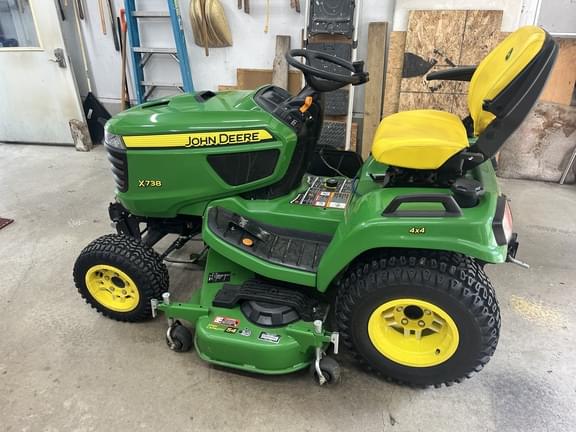 Image of John Deere X738 equipment image 1