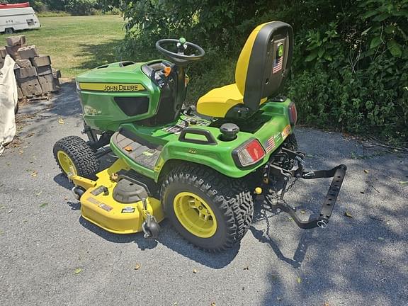 Image of John Deere X738 equipment image 1