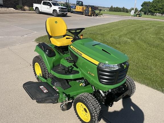 Image of John Deere X738 equipment image 2