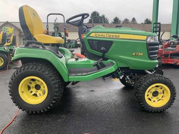 Image of John Deere X738 equipment image 3