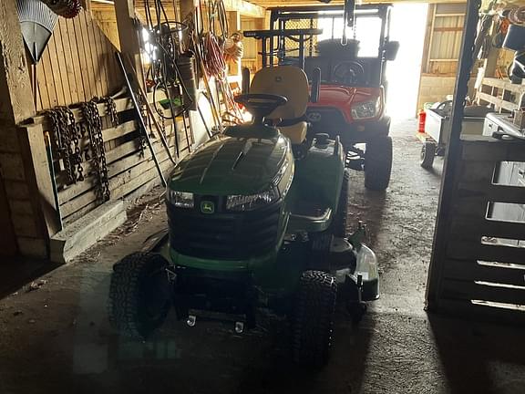 Image of John Deere X738 equipment image 4