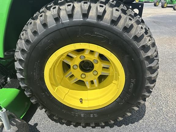 Image of John Deere X738 equipment image 1