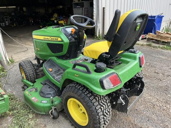 Image of John Deere X738 equipment image 3
