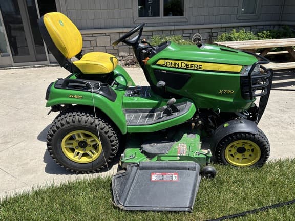 Image of John Deere X739 equipment image 4