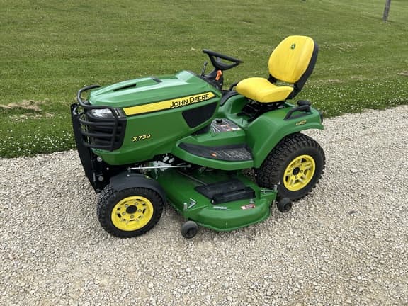 Image of John Deere X739 equipment image 1