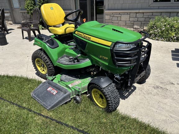 Image of John Deere X739 equipment image 3