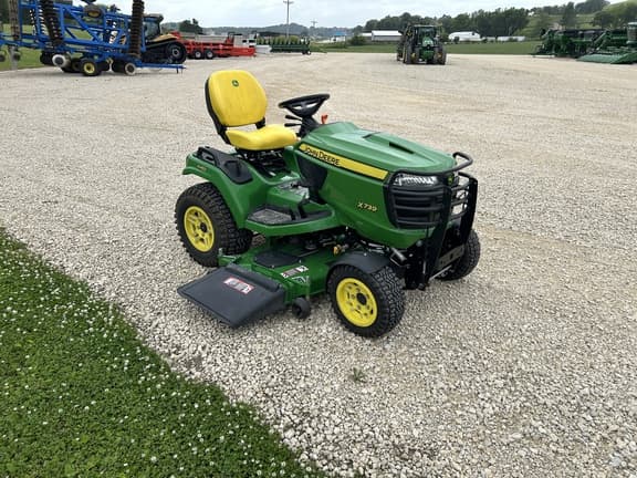 Image of John Deere X739 equipment image 4