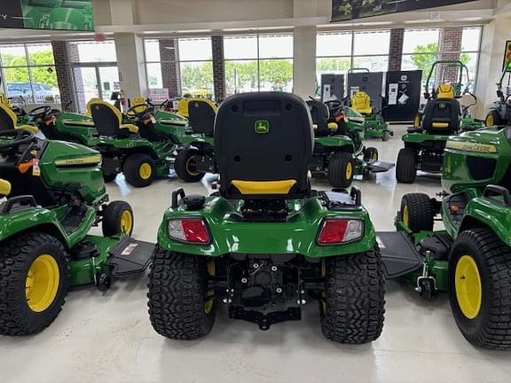 Image of John Deere X739 equipment image 3