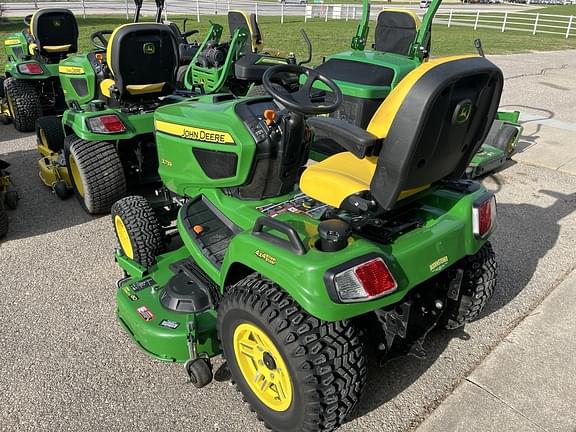 Image of John Deere X739 equipment image 1
