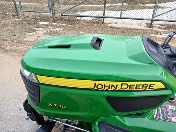 Image of John Deere X739 equipment image 4