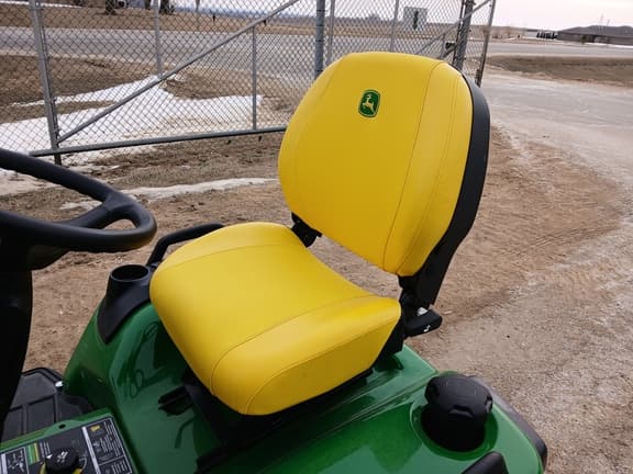 Image of John Deere X739 equipment image 3