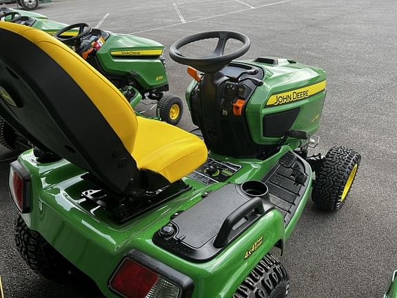 Image of John Deere X739 equipment image 2