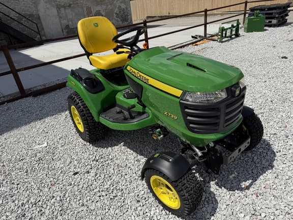 Image of John Deere X739 equipment image 4