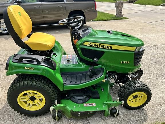 Image of John Deere X739 Primary image
