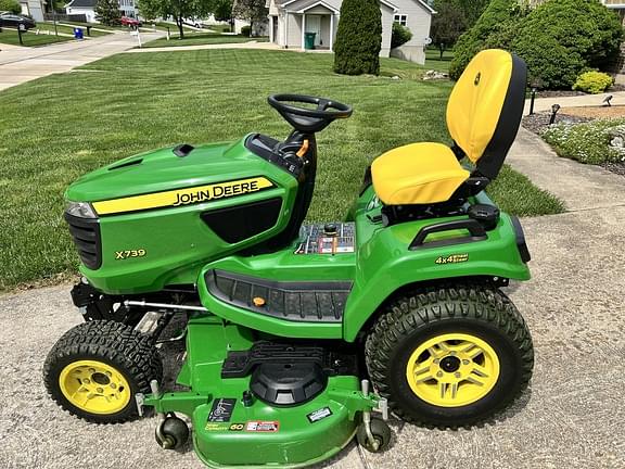 Image of John Deere X739 equipment image 4
