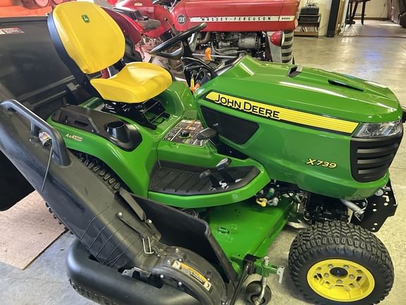 2024 John Deere X739 Equipment Image0