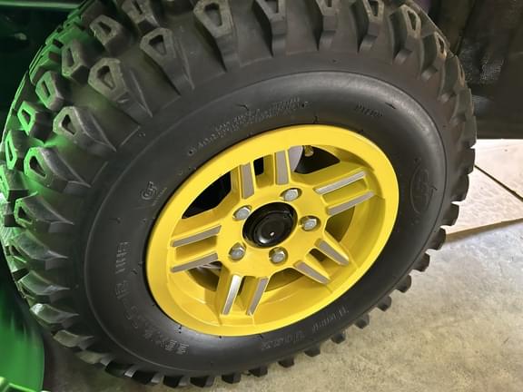 Image of John Deere X739 equipment image 3