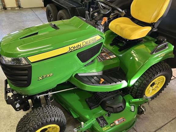 Image of John Deere X739 equipment image 1