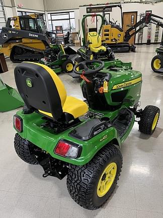 Image of John Deere X739 equipment image 4