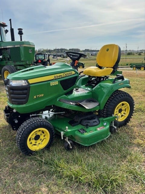 2024 John Deere X739 Equipment Image0