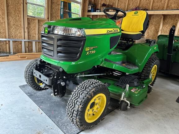 Image of John Deere X739 equipment image 4