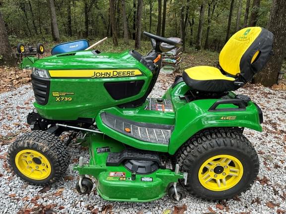 Image of John Deere X739 equipment image 2