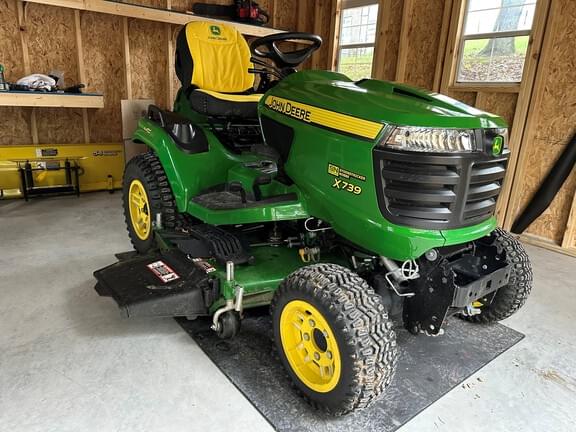 Image of John Deere X739 equipment image 3