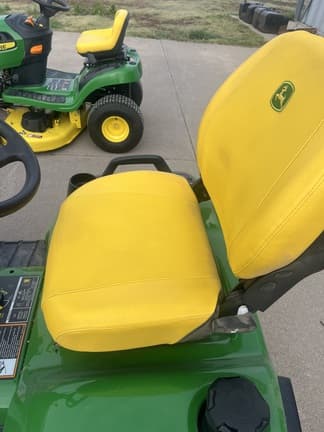 Image of John Deere X739 equipment image 4