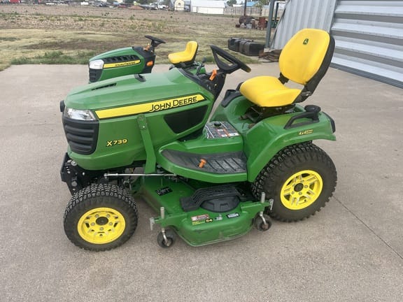 2024 John Deere X739 Equipment Image0