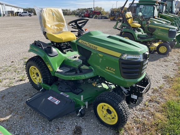 2024 John Deere X739 Equipment Image0