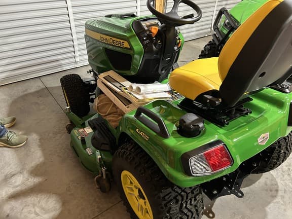 Image of John Deere X739 equipment image 3