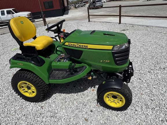Image of John Deere X739 Primary image