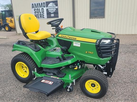 Image of John Deere X750 equipment image 4
