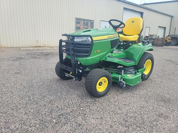 Image of John Deere X750 equipment image 1