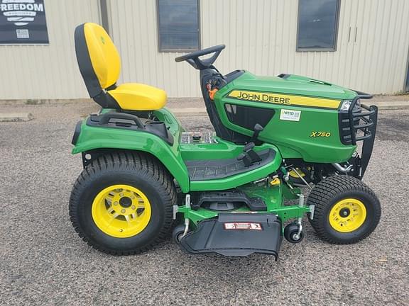 Image of John Deere X750 equipment image 2