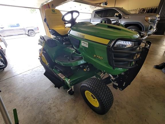 Image of John Deere X750 equipment image 3