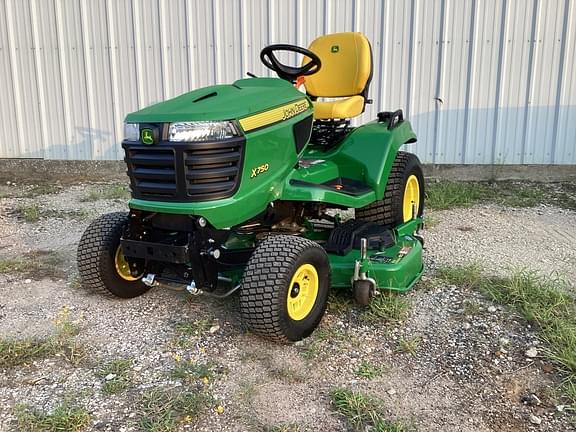 Image of John Deere X750 equipment image 2