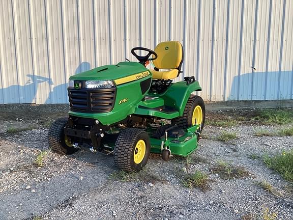 Image of John Deere X750 equipment image 3