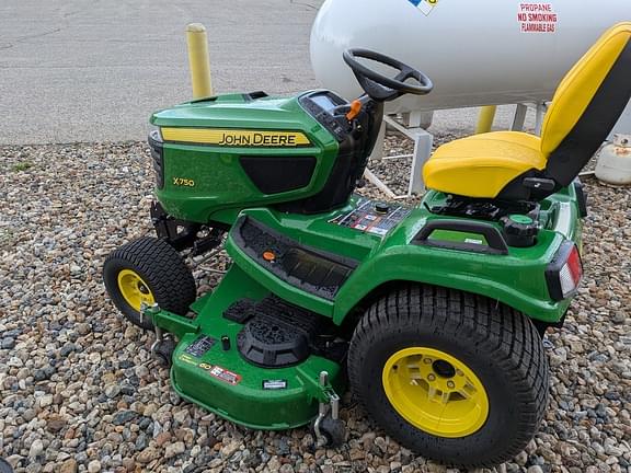 Image of John Deere X750 equipment image 4