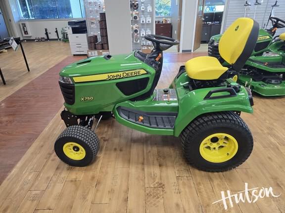 Image of John Deere X750 equipment image 3