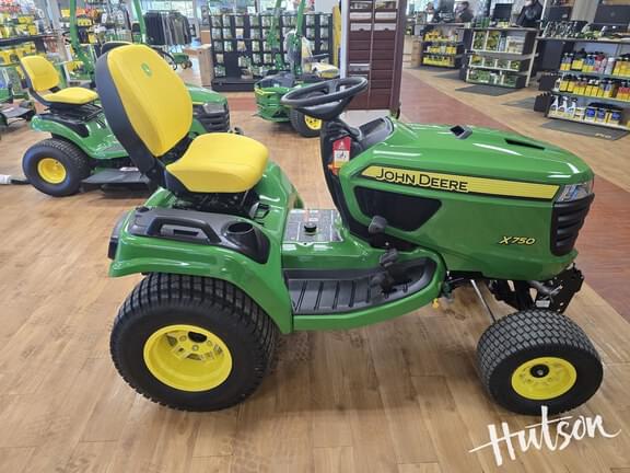 Image of John Deere X750 equipment image 2