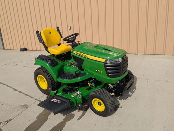 2024 John Deere X750 Equipment Image0